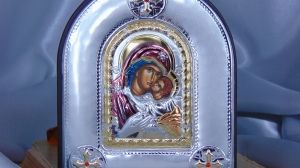 Сребърна икона на Света Богородица с Младенеца