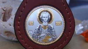 Ключодържател с икона Свети Панталеймон, Сребро 925, Кожа, 4.5 х 8 см